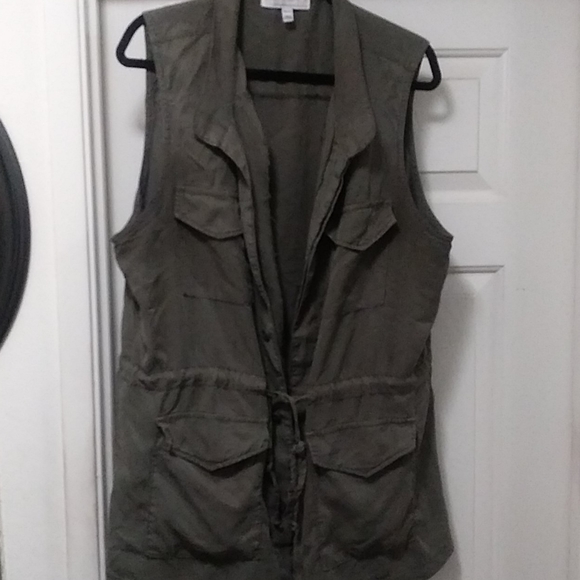 Vest - Picture 2 of 4